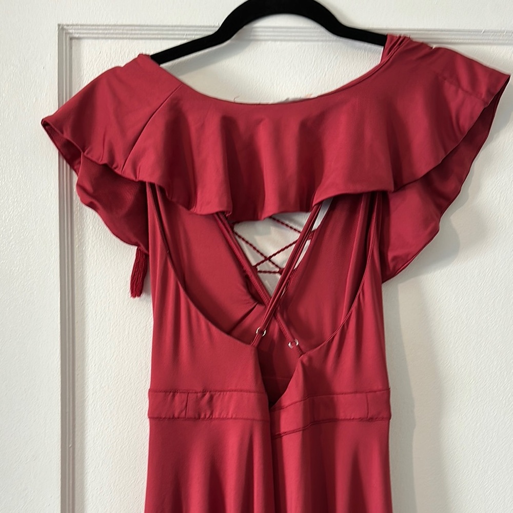 Elegant Red Ruffled Dress - Picture 4 of 4